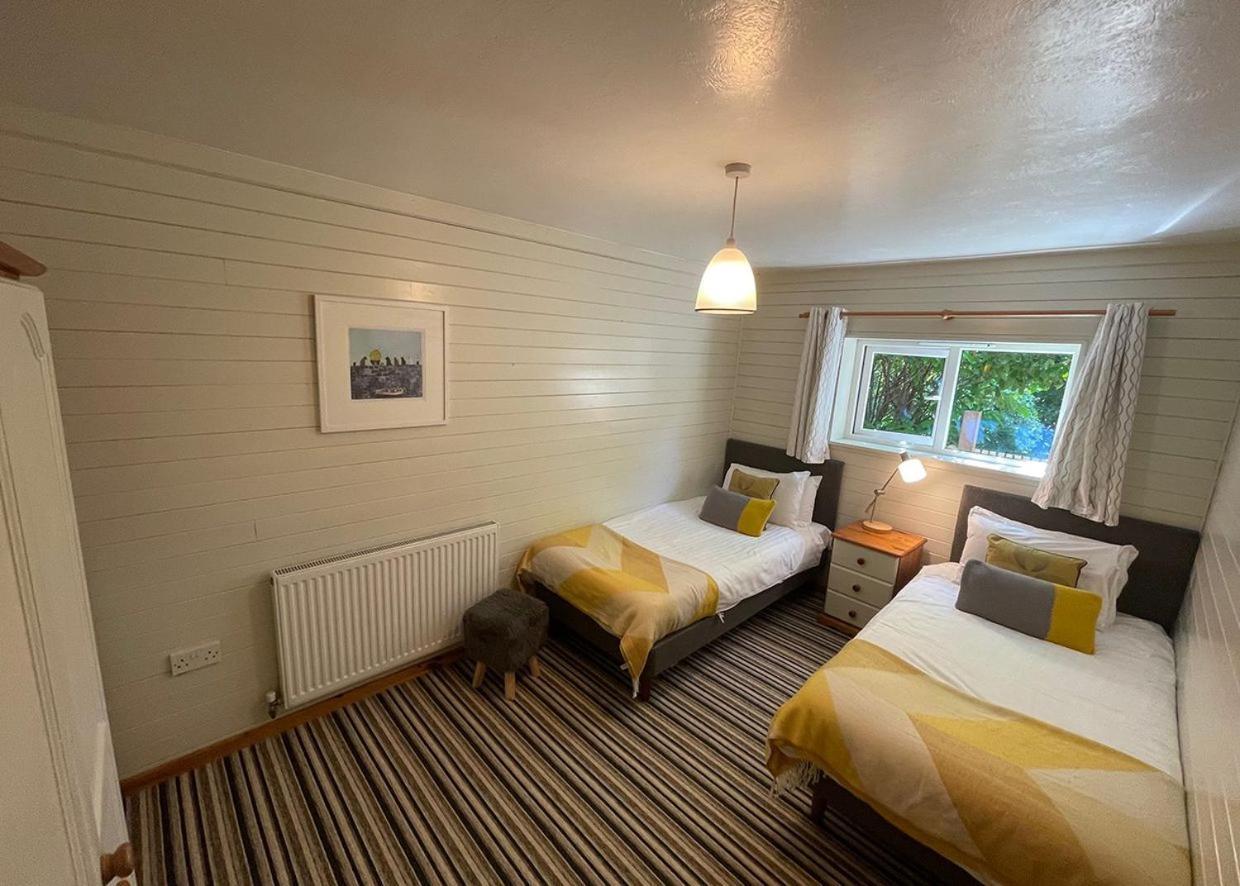 Ivyleaf Combe Lodges Stratton  Bagian luar foto