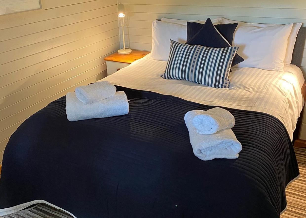 Ivyleaf Combe Lodges Stratton  Bagian luar foto