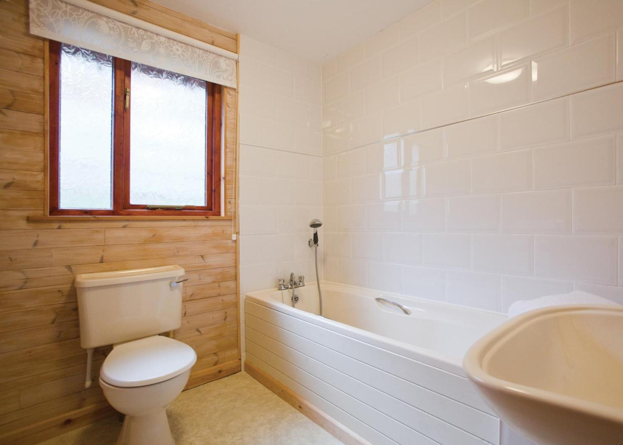 Ivyleaf Combe Lodges Stratton  Bagian luar foto