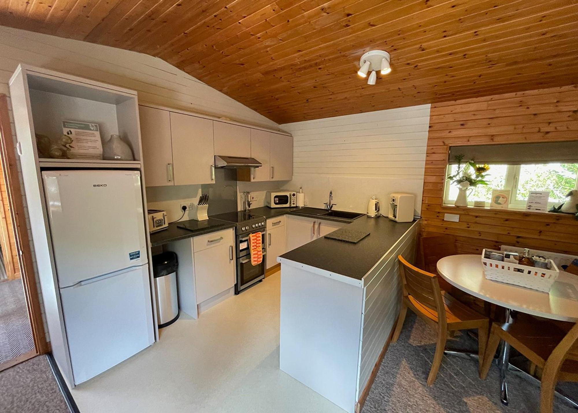 Ivyleaf Combe Lodges Stratton  Bagian luar foto