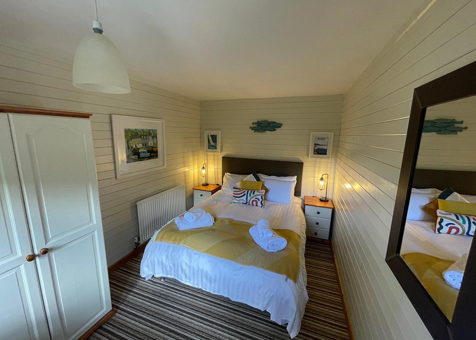 Ivyleaf Combe Lodges Stratton  Bagian luar foto
