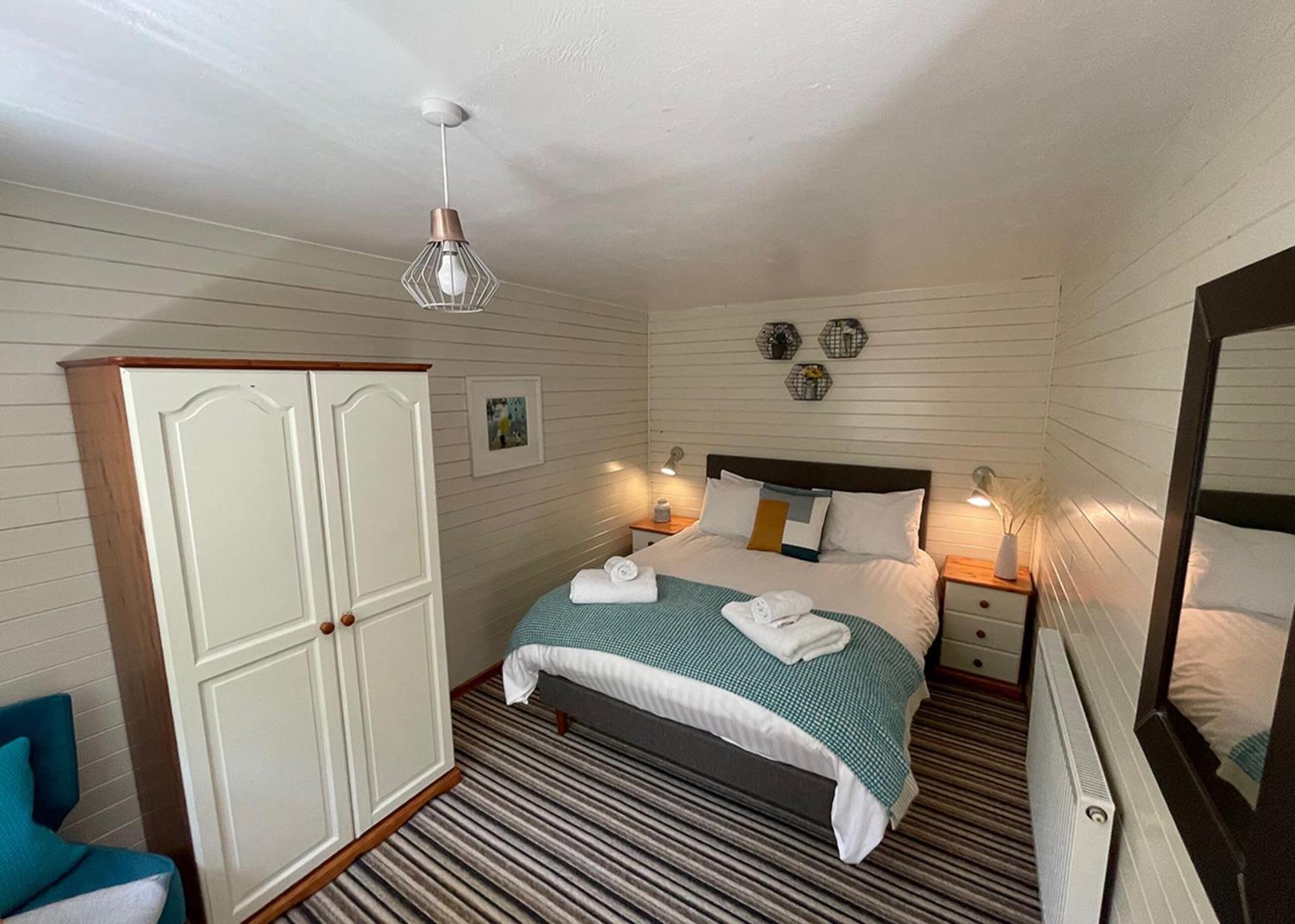 Ivyleaf Combe Lodges Stratton  Bagian luar foto