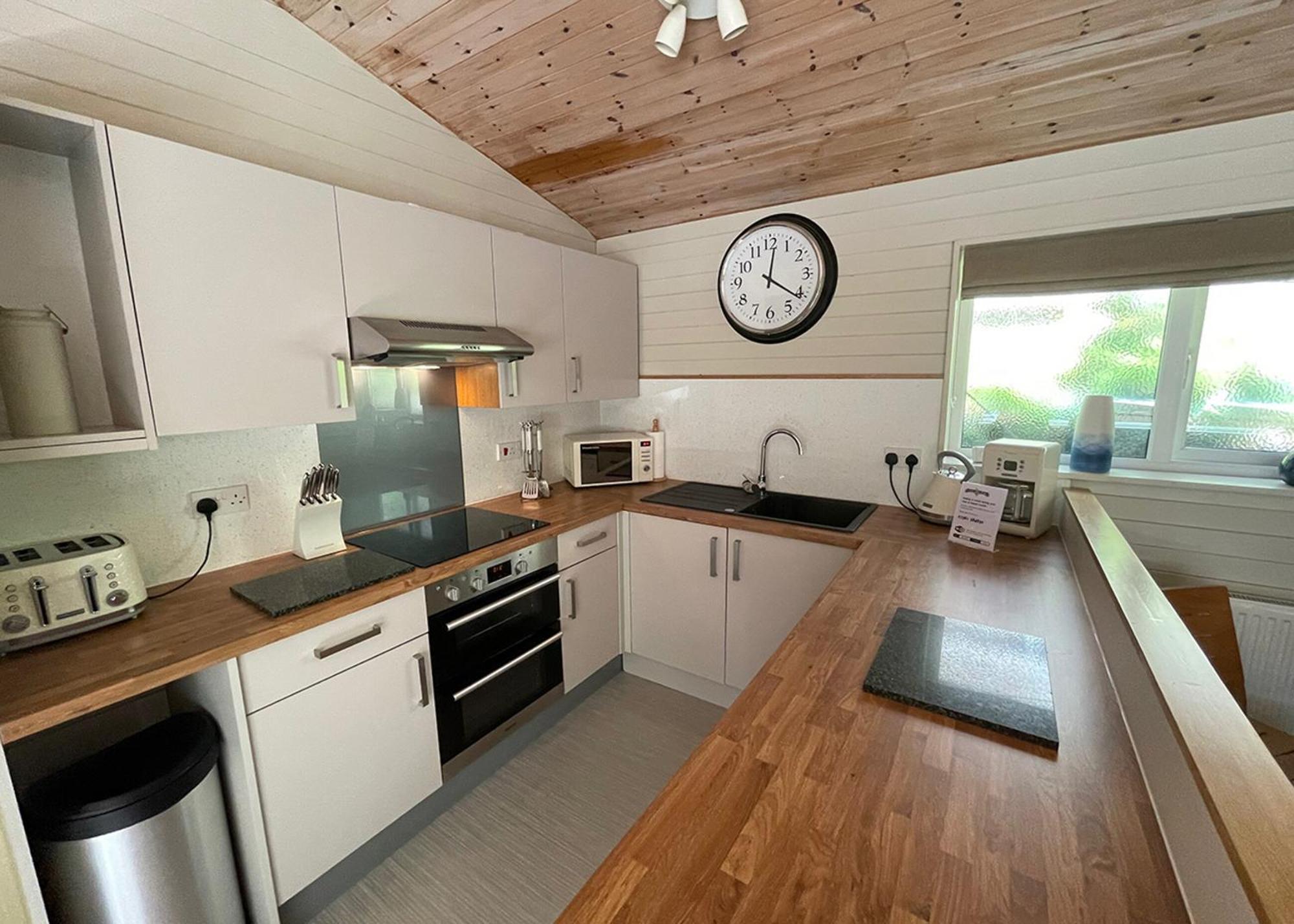 Ivyleaf Combe Lodges Stratton  Bagian luar foto